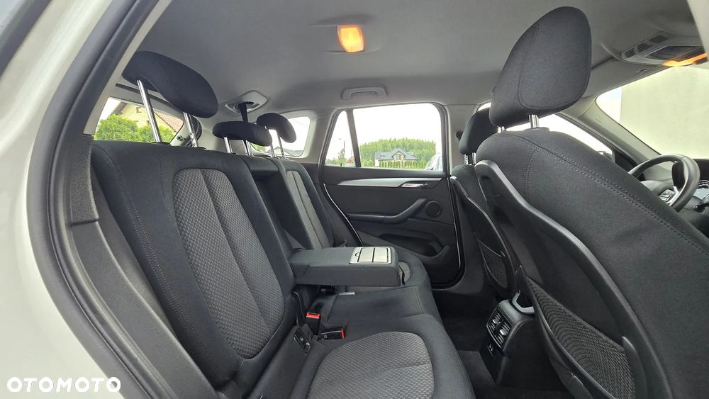 BMW X1 sDrive18i Business Edition - 32
