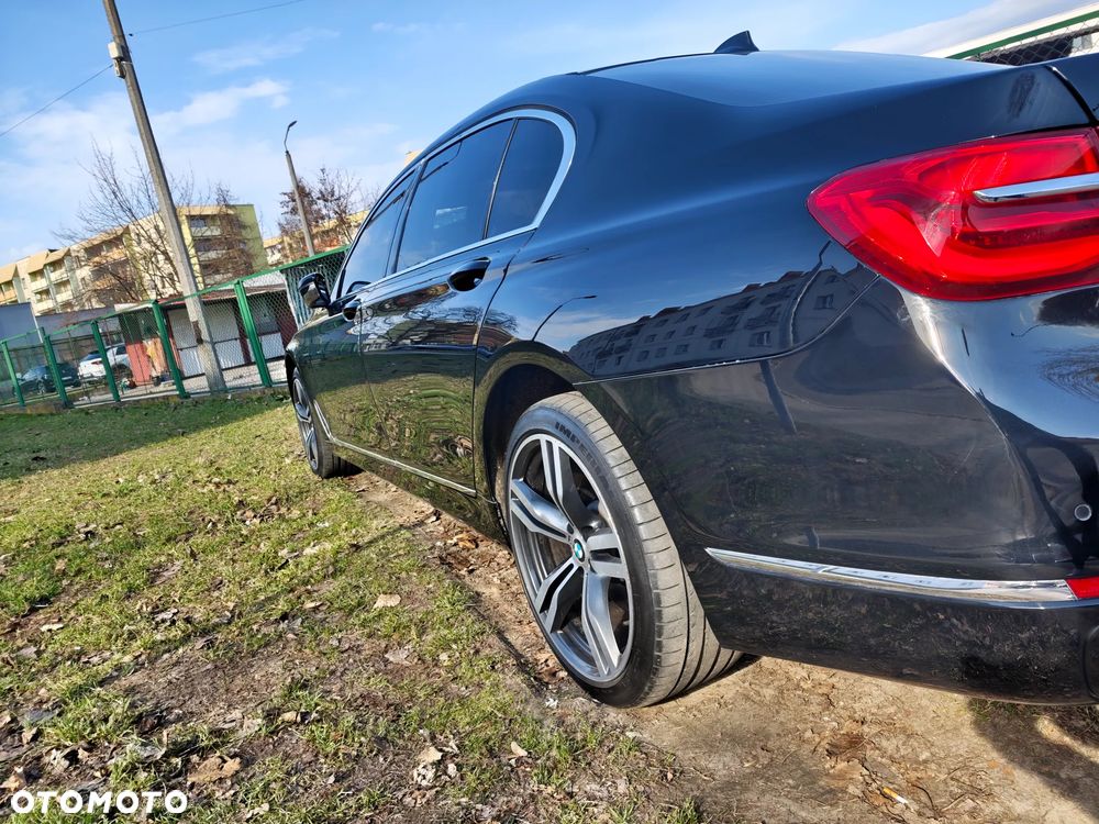 BMW Seria 7 750Li xDrive - 11