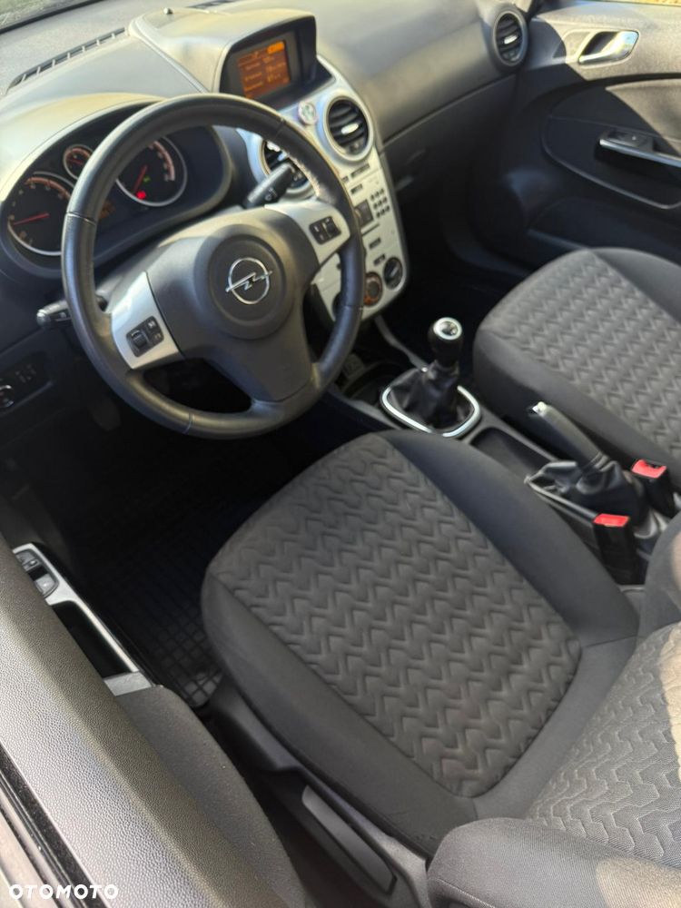 Opel Corsa 1.2 16V Edition / Active - 19