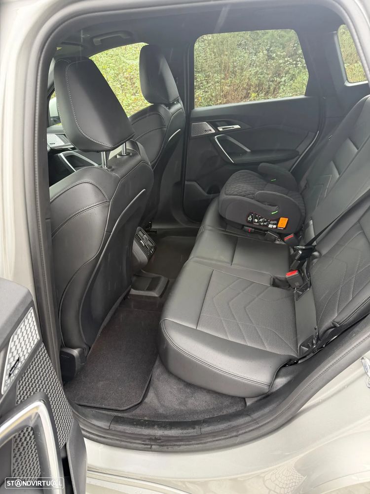 BMW iX1 eDrive20 Pack Desportivo M - 21