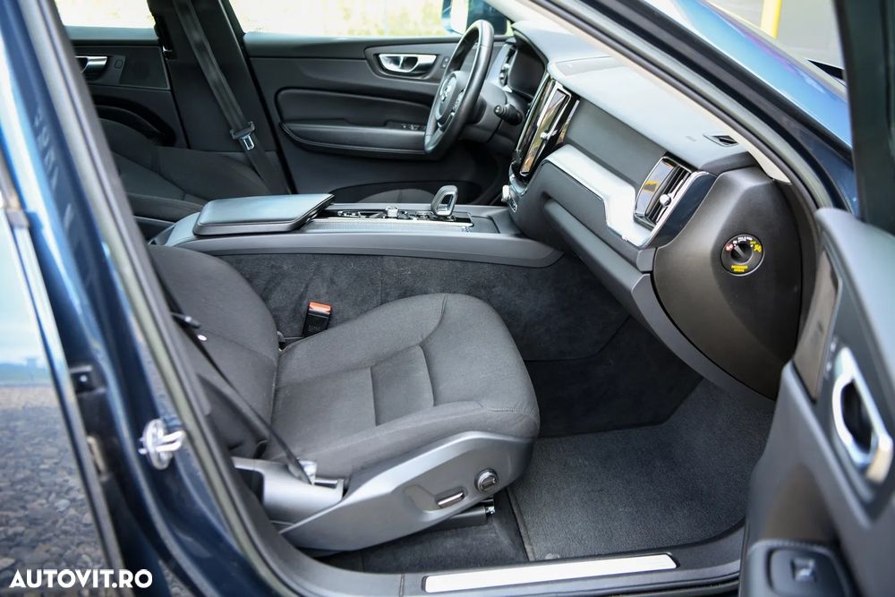 Volvo XC 60 B4 MHEV AT8 FWD Momentum - 15