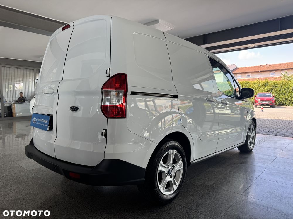 Ford Transit Courier - 14