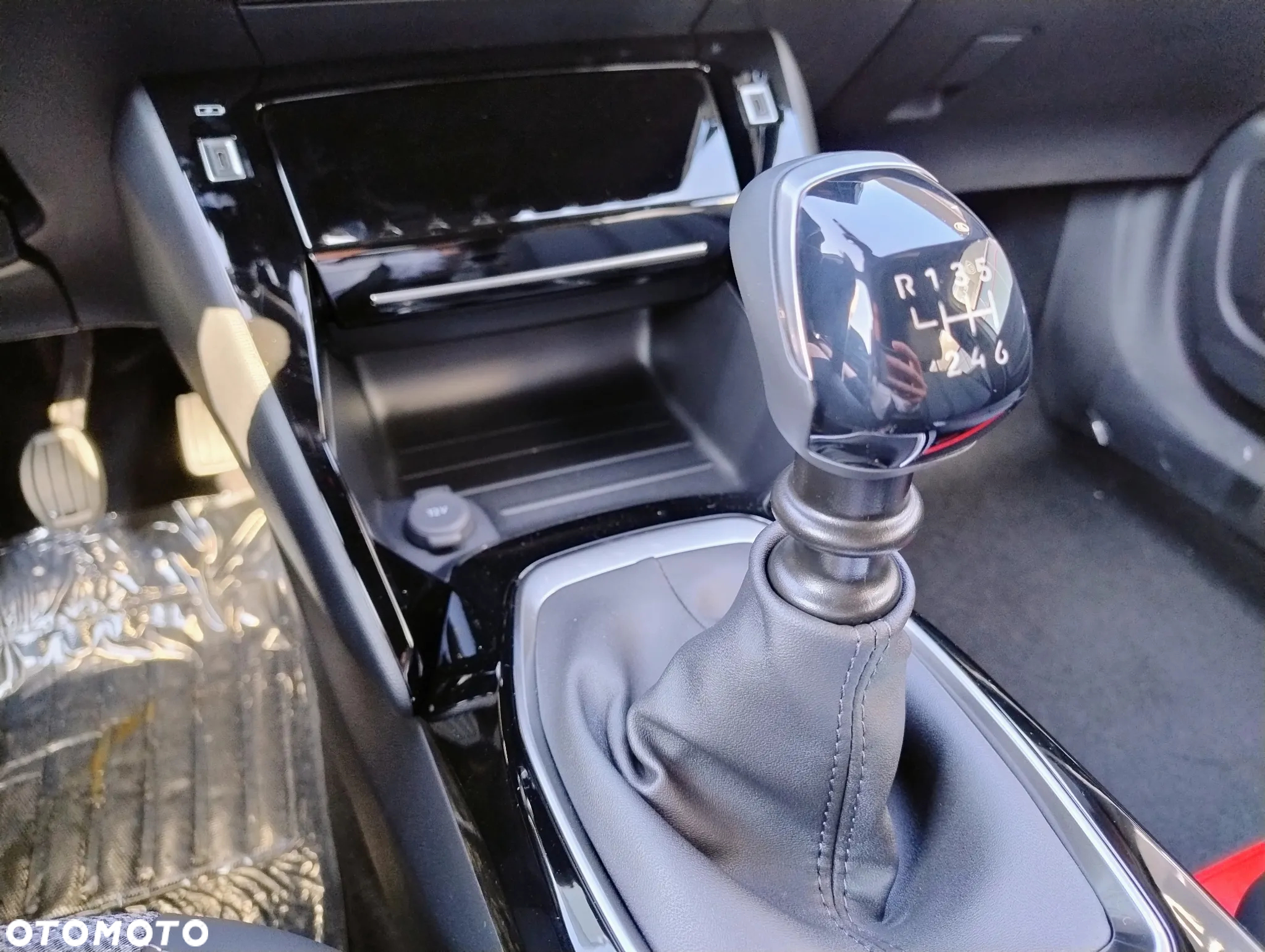 Peugeot 2008 PureTech 100 Allure S&S BVM6 - 28