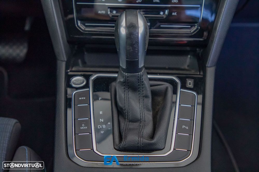 VW Passat Variant - 32