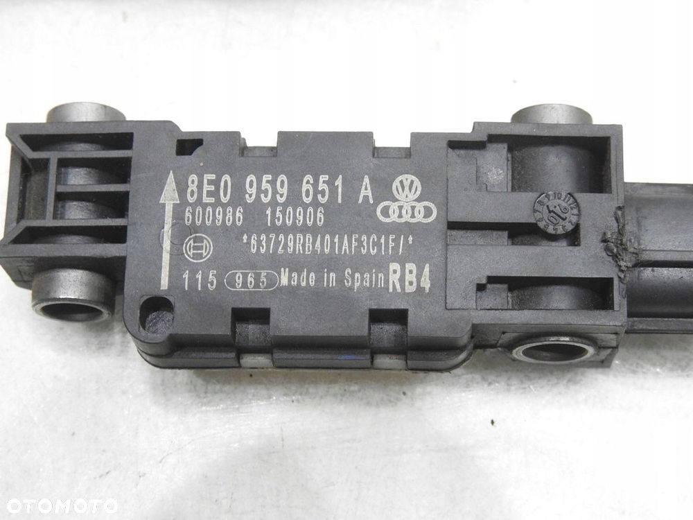 SENSOR UDERZENIOWY AUDI A4 B7 - 9