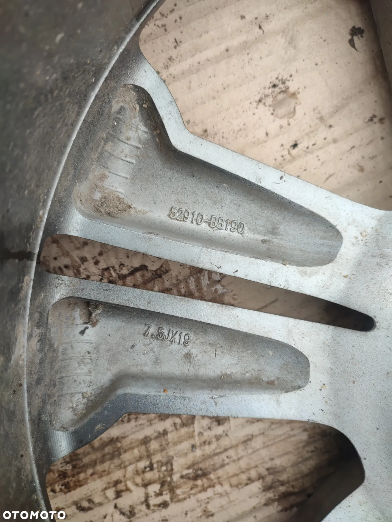 Felga aluminiowa Hyundai 19 cali 5x114.3 7.5Jx19 ET49.5 52910-B8190 - 2