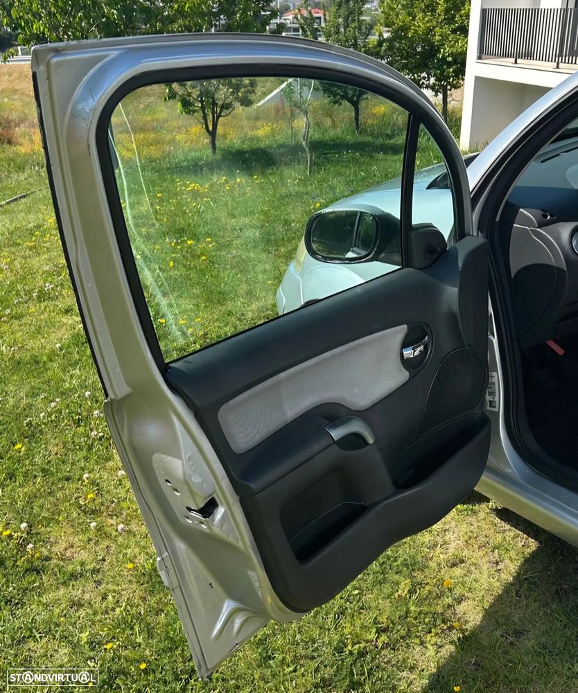 Citroën C3 1.4 HDi SX + - 26