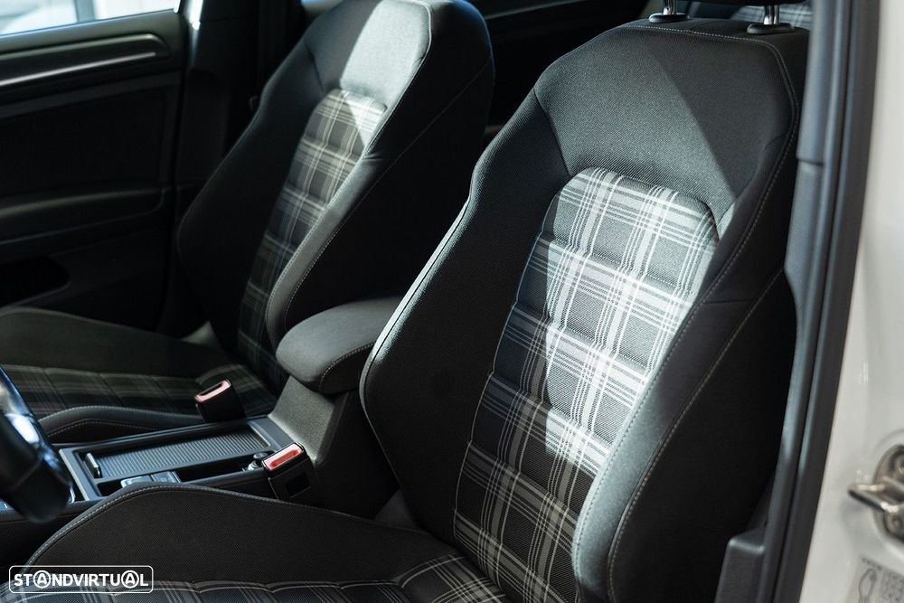 VW Golf 2.0 TDI GTD DSG - 18