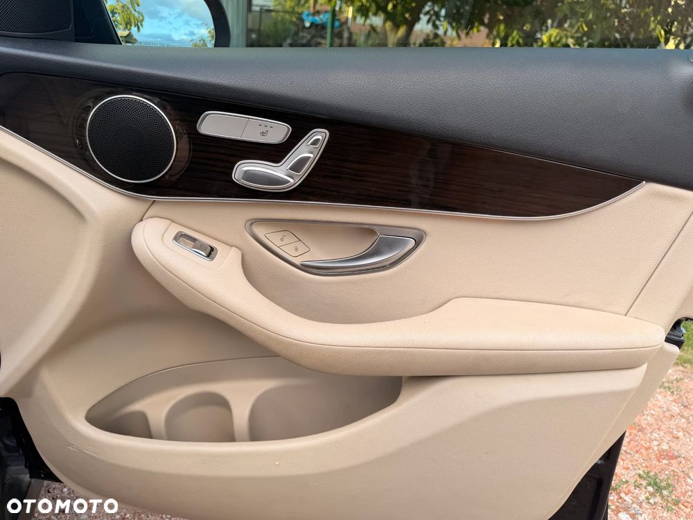 Mercedes-Benz GLC ver-300-4matic-9g--tronic-amg-line - 4