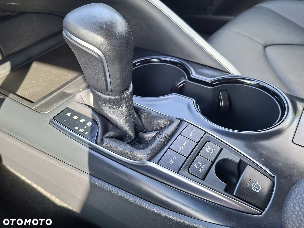 Toyota Camry - 23