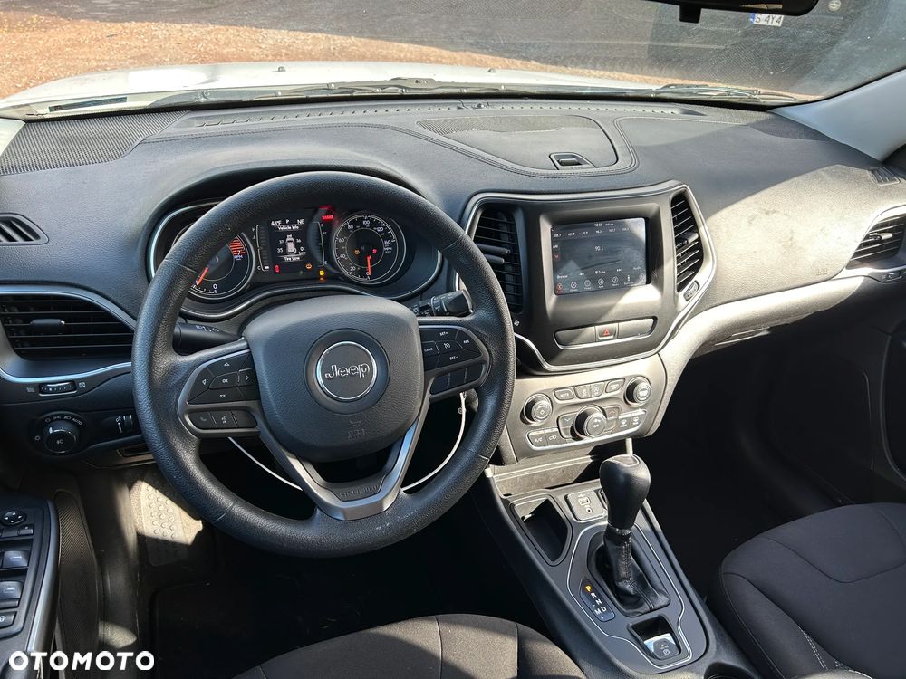 Jeep Cherokee - 8
