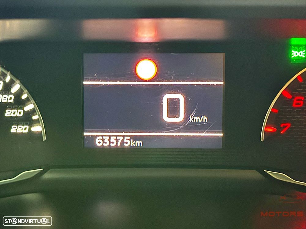 Peugeot 208 1.2 PureTech SE Style - 25