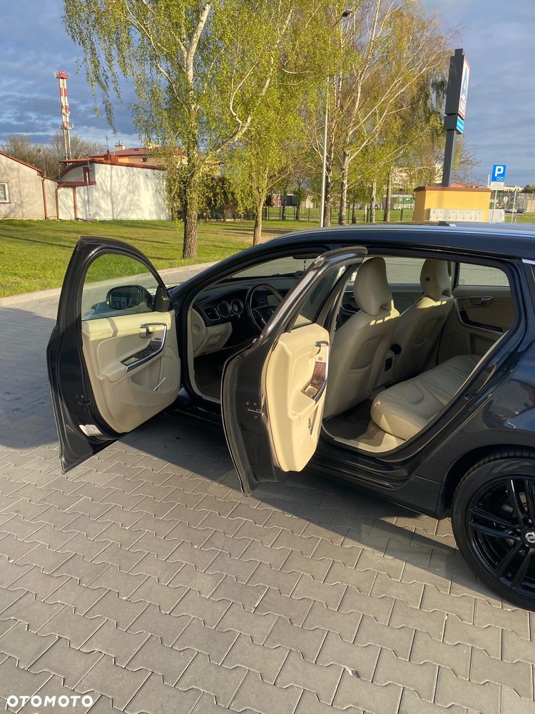 Volvo V60 D5 AWD Summum - 18