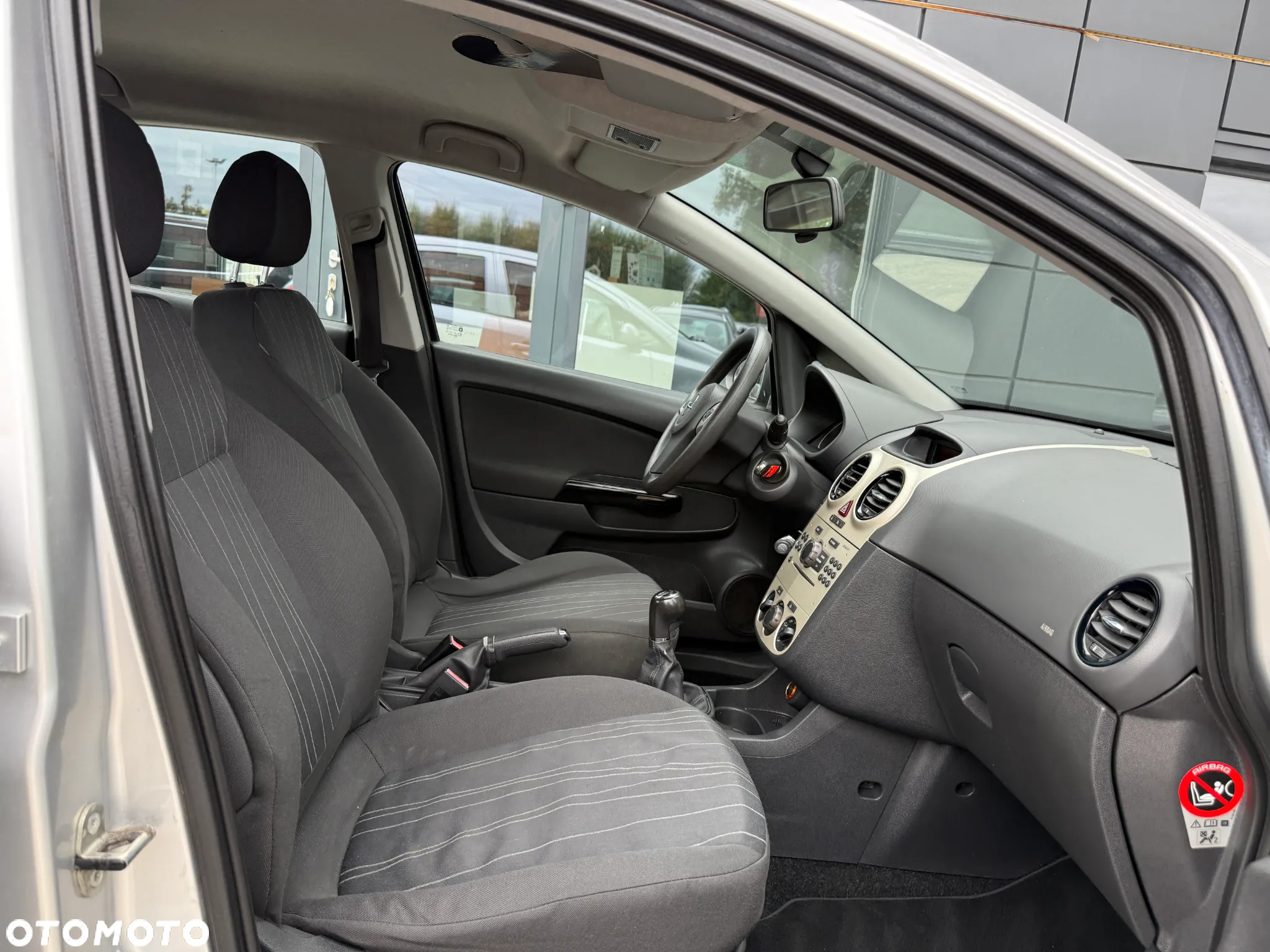 Opel Corsa 1.4 16V Cosmo - 33