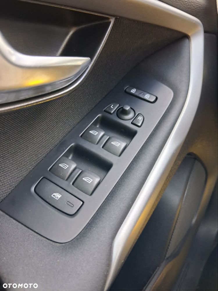 Volvo V40 D2 - 10
