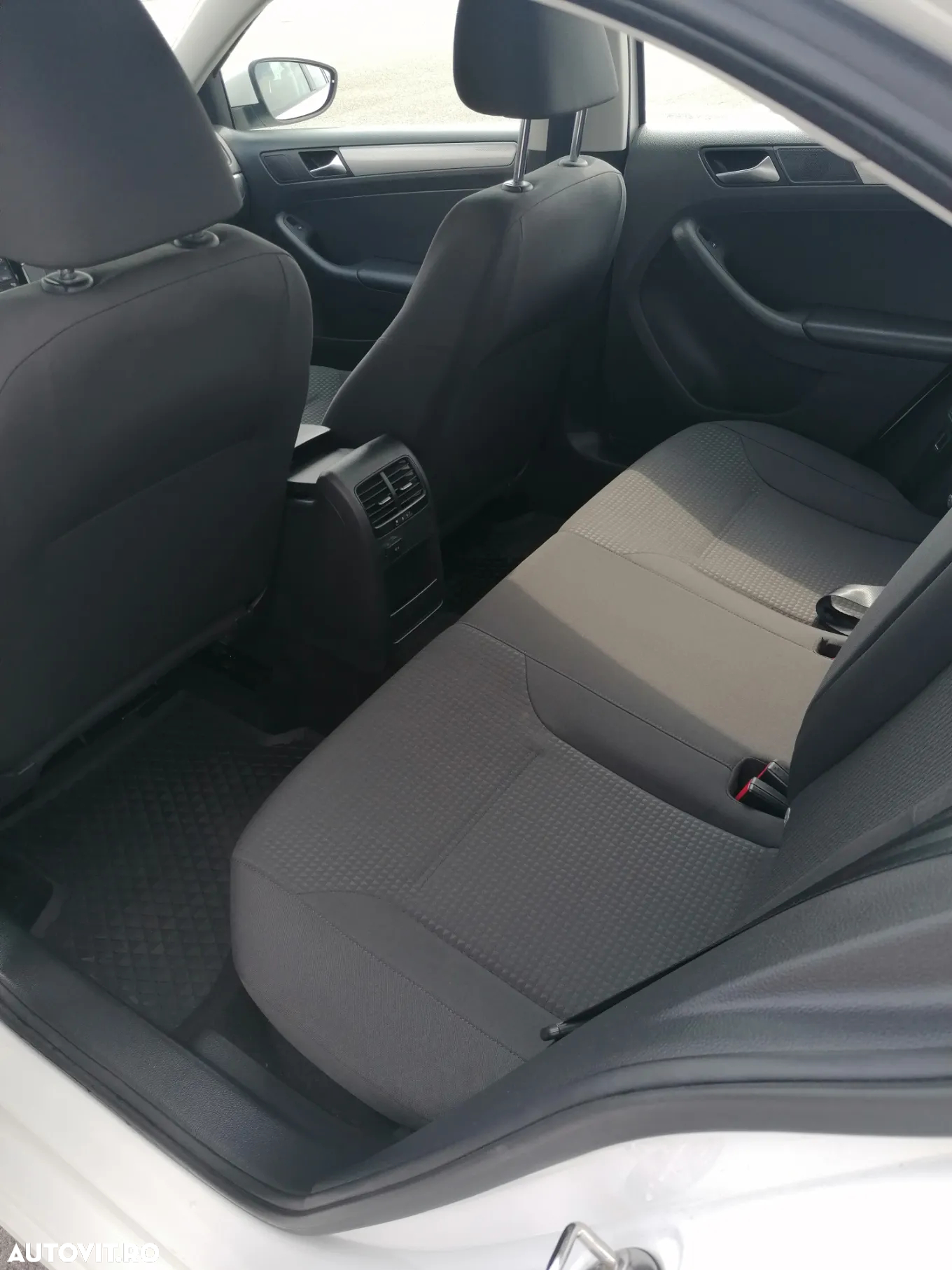 Volkswagen Jetta 1.2 TSI Comfortline - 11