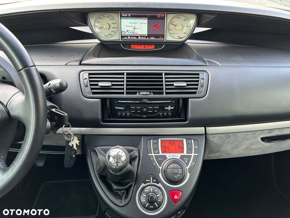 Peugeot 807 HDi 165 Premium - 26