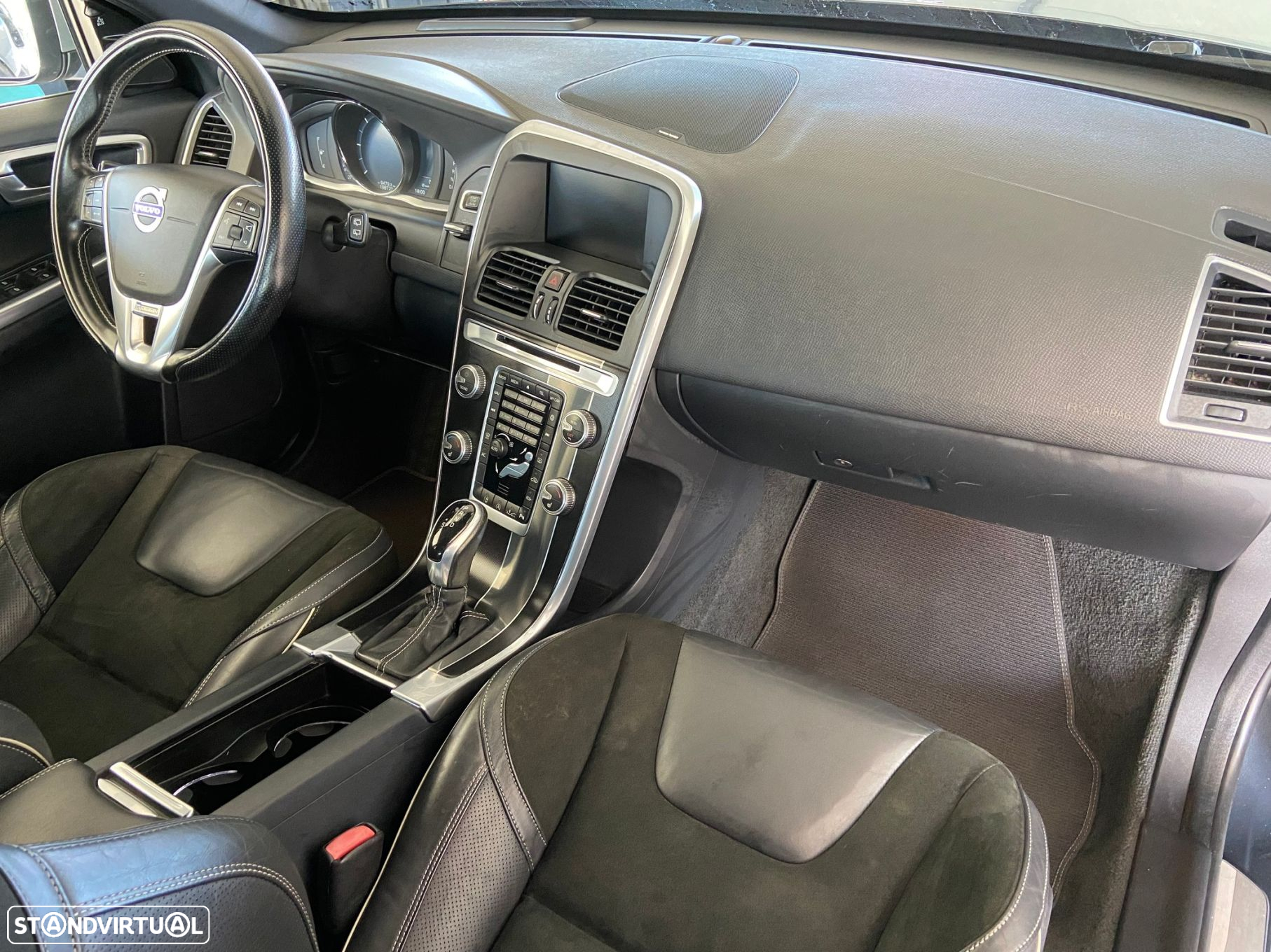 Volvo XC 60 2.0 D4 R-Design Momentum Geartronic - 9