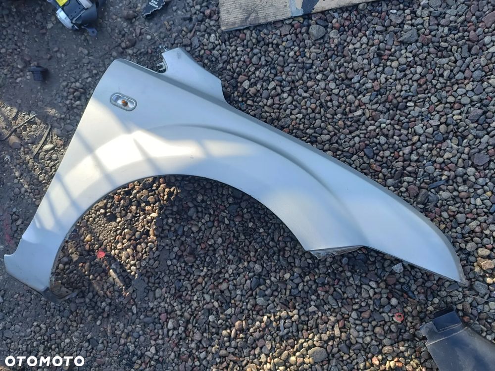 FORD FOCUS MK2 2005R BŁOTNIK PRZEDNI LEWY PRAWY SREBRNY - 1