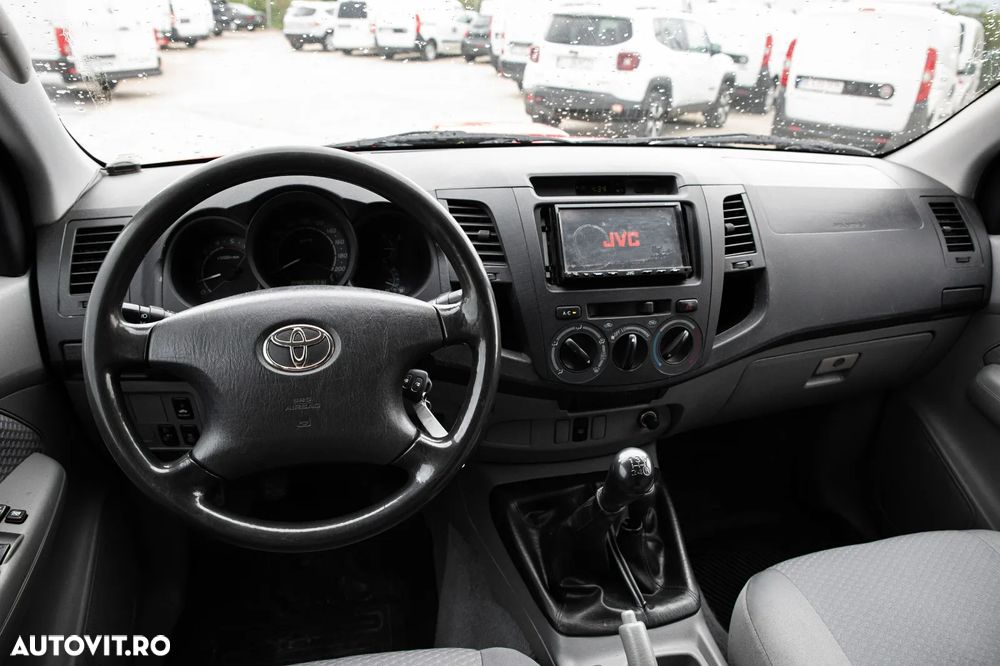 Toyota Hilux 4x4 Double Cab - 16