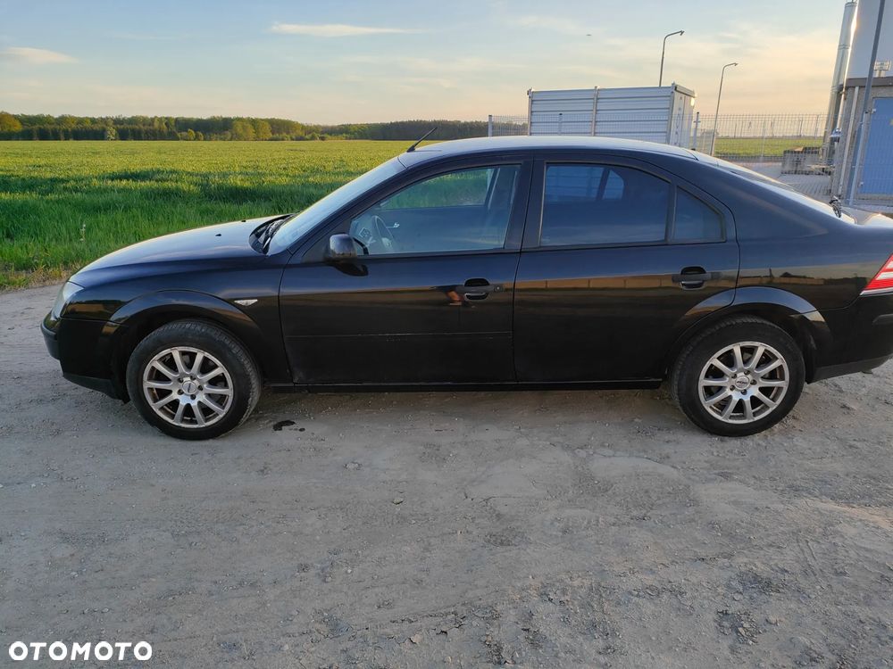 Ford Mondeo 1.8 Ambiente - 11
