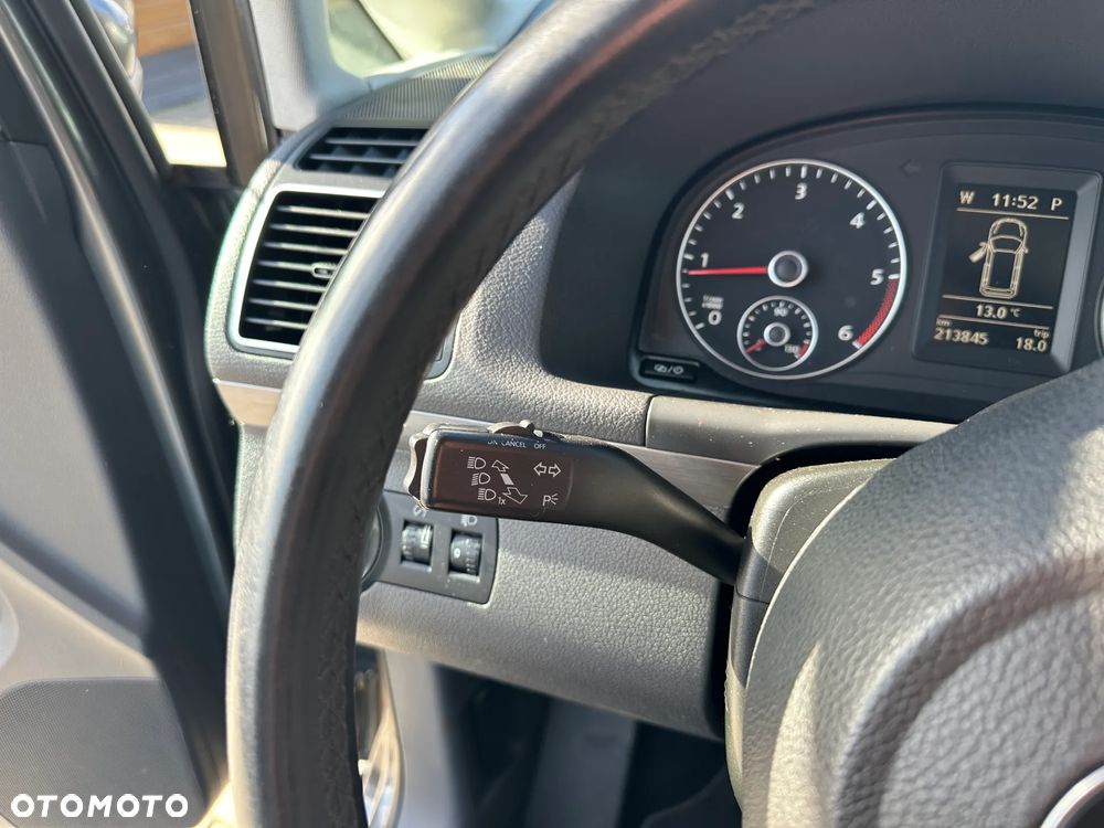 Volkswagen Touran - 10