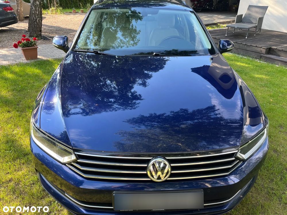 Volkswagen Passat - 1