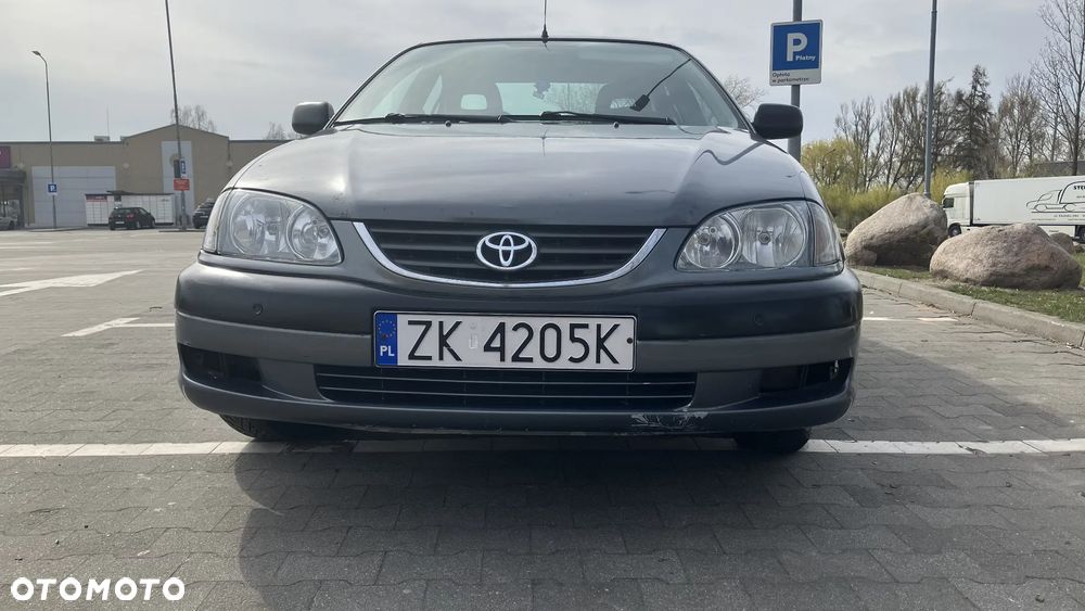 Toyota Avensis - 1
