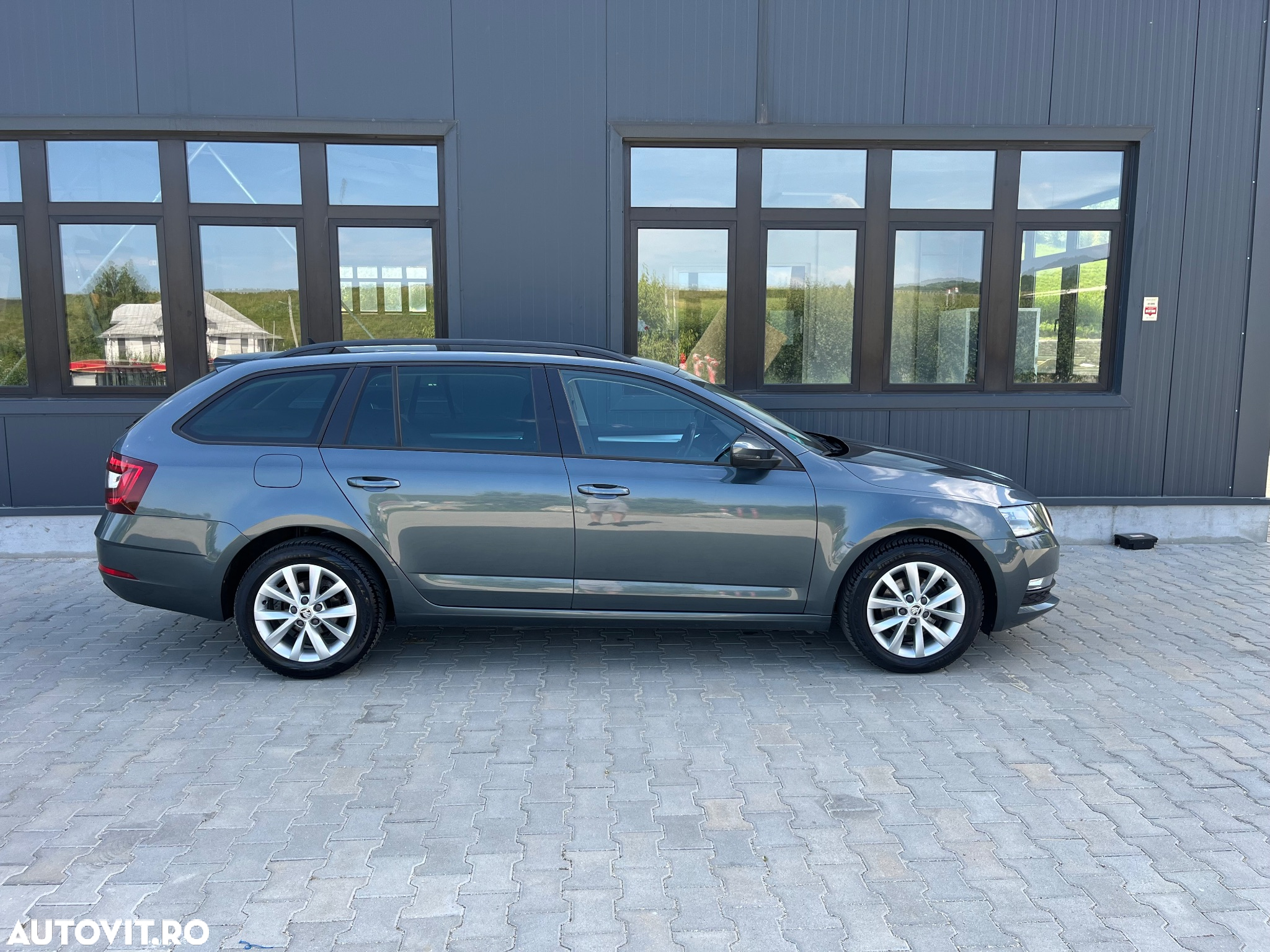 Skoda Octavia Combi 1.6 TDI DSG Clever - 10