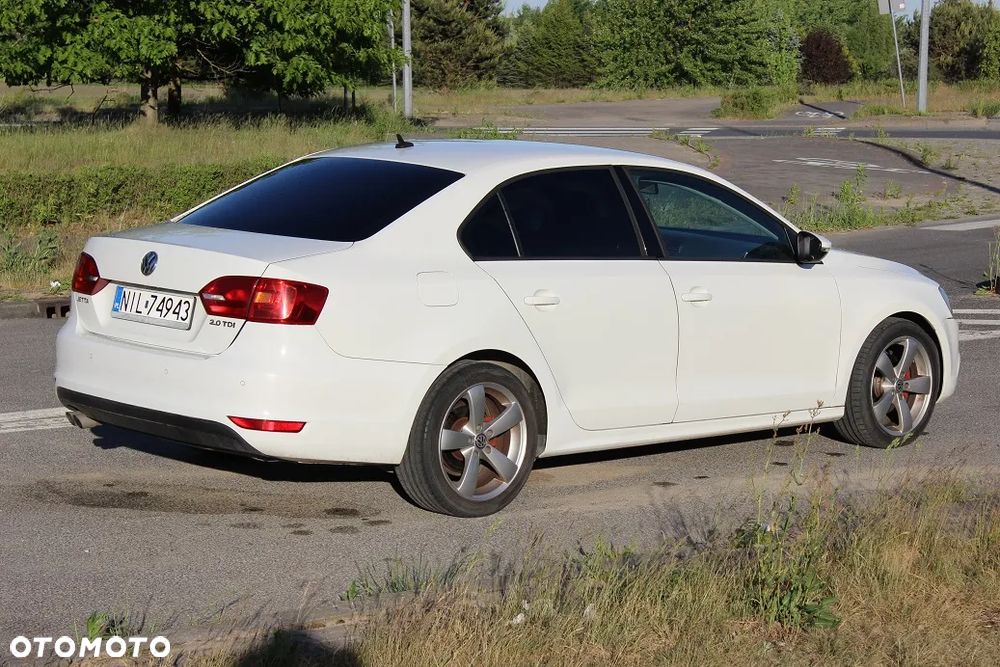 Volkswagen Jetta 2.0 TDI Comfortline - 4