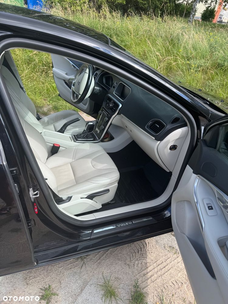 Volvo V40 D2 Drive-E R-Design Momentum - 22