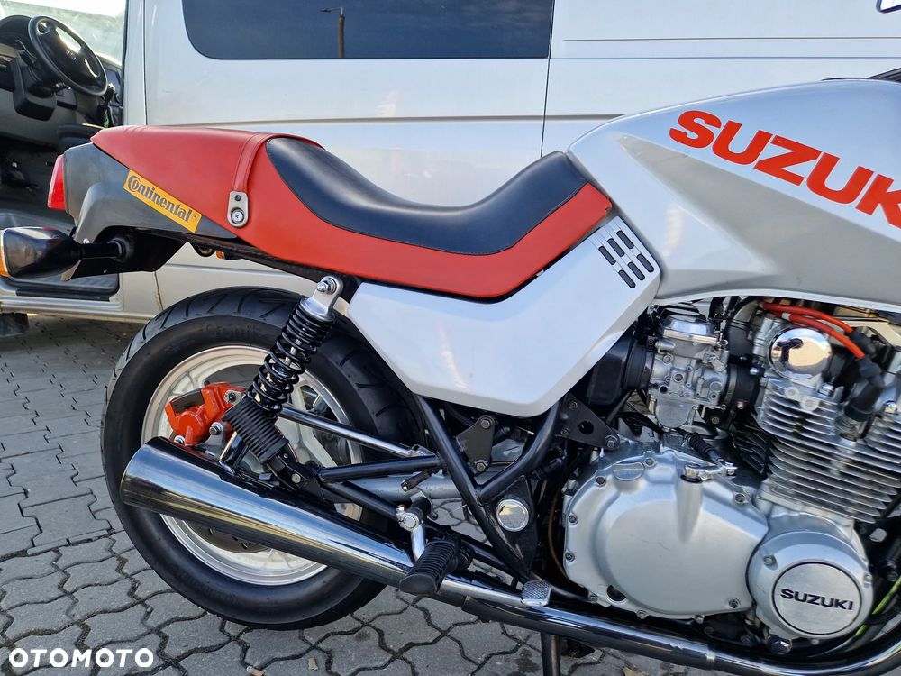 Suzuki GSX - 17