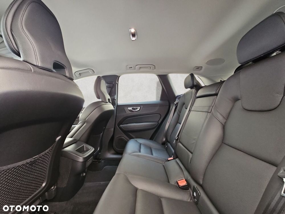 Volvo XC 60 B5 B AWD Momentum Pro - 18