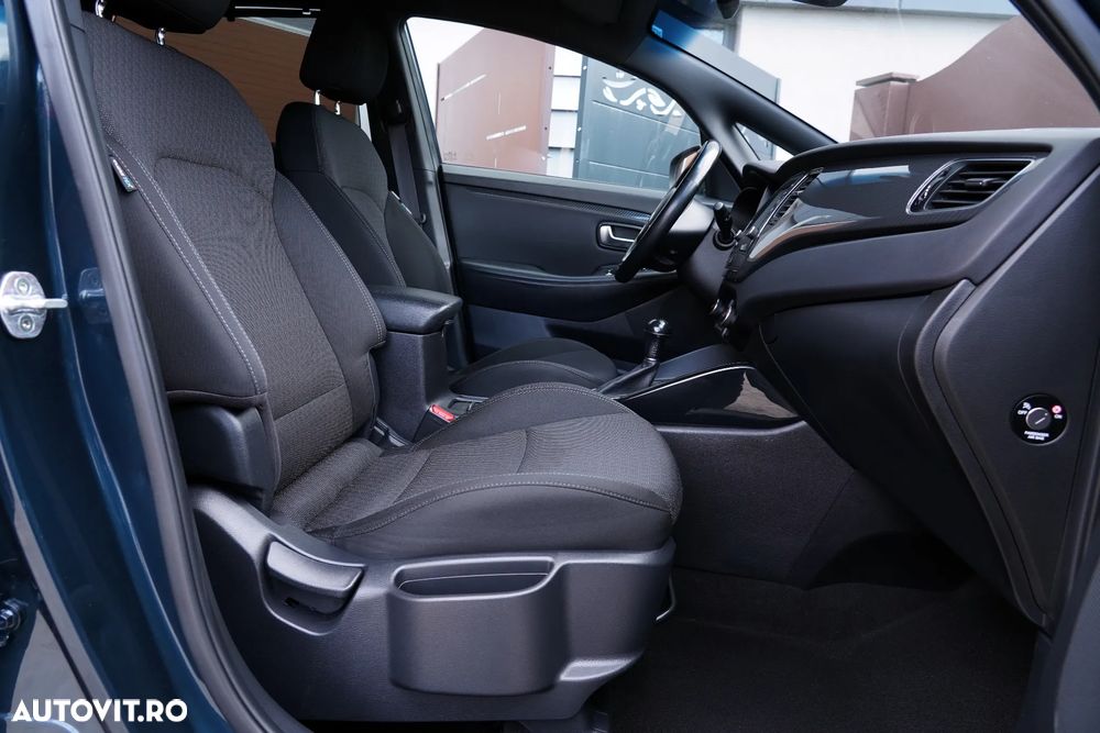 Kia Carens 1.7 CRDi 141 Aut. Dream Team Edition - 9