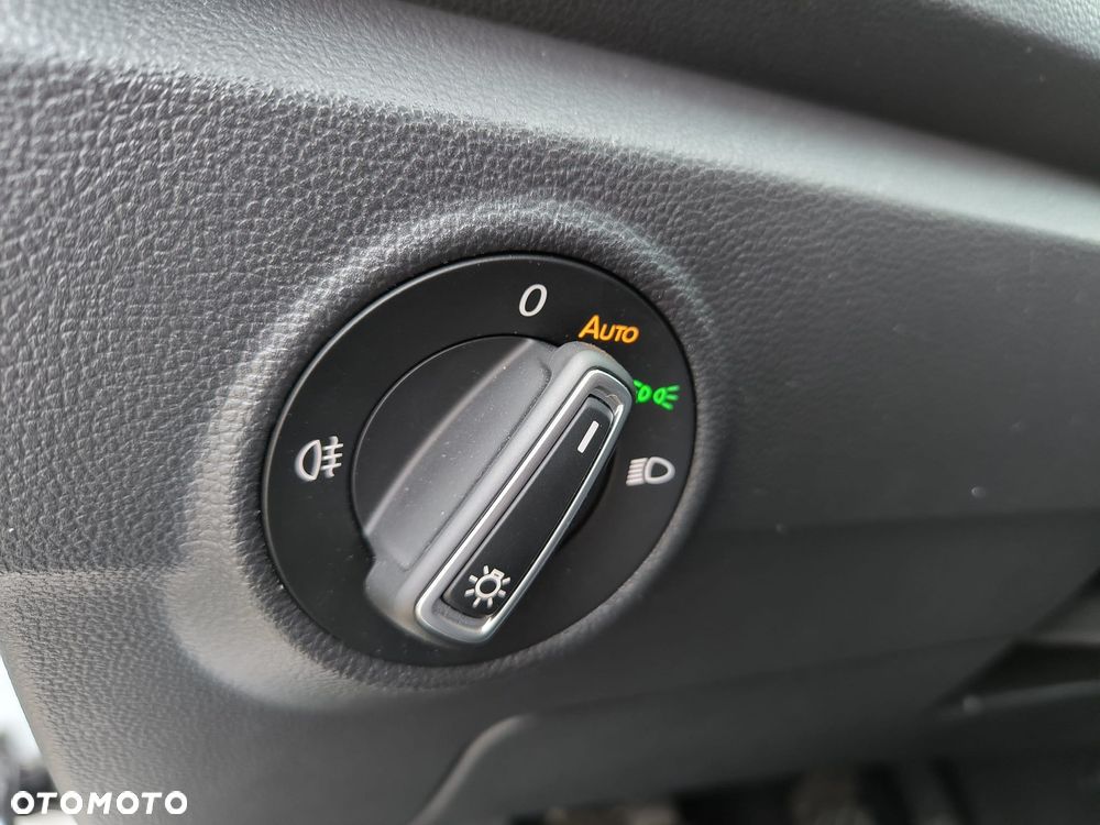 Volkswagen T-Roc - 16