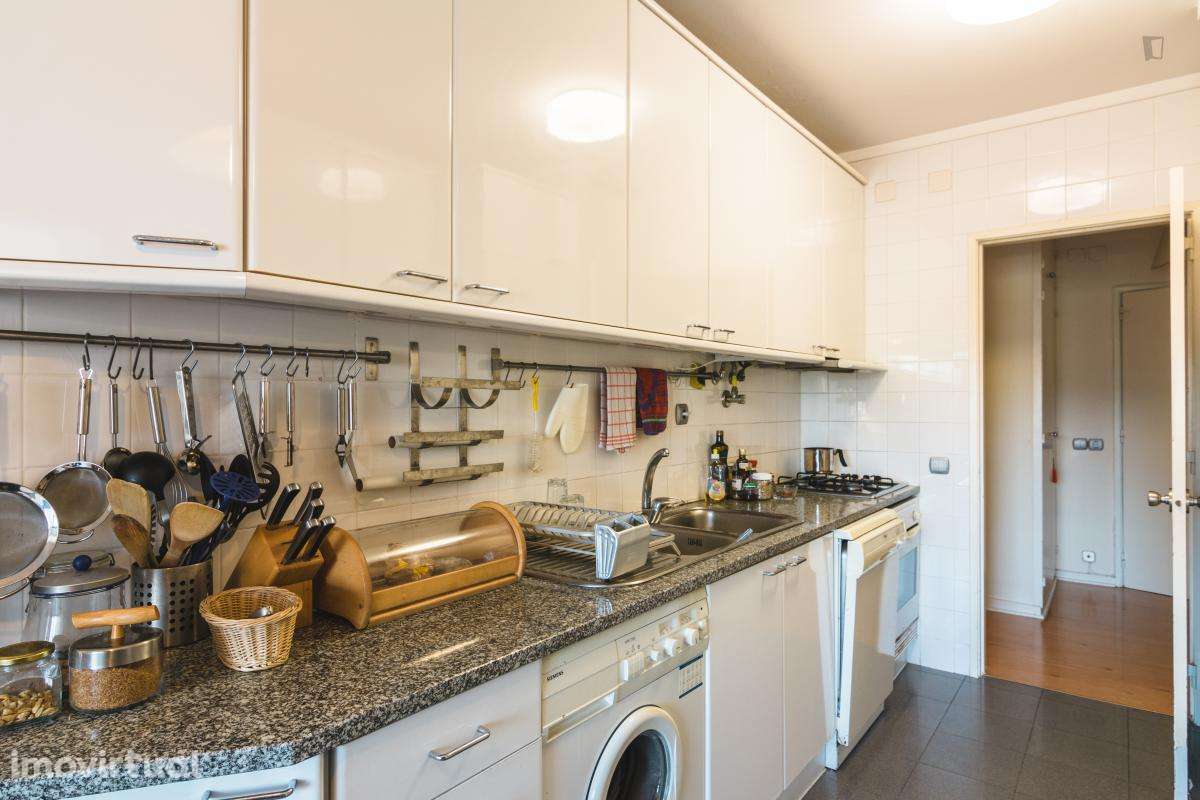 Quarto - localizado em Algés Lisbon - Grande imagem: 2/50