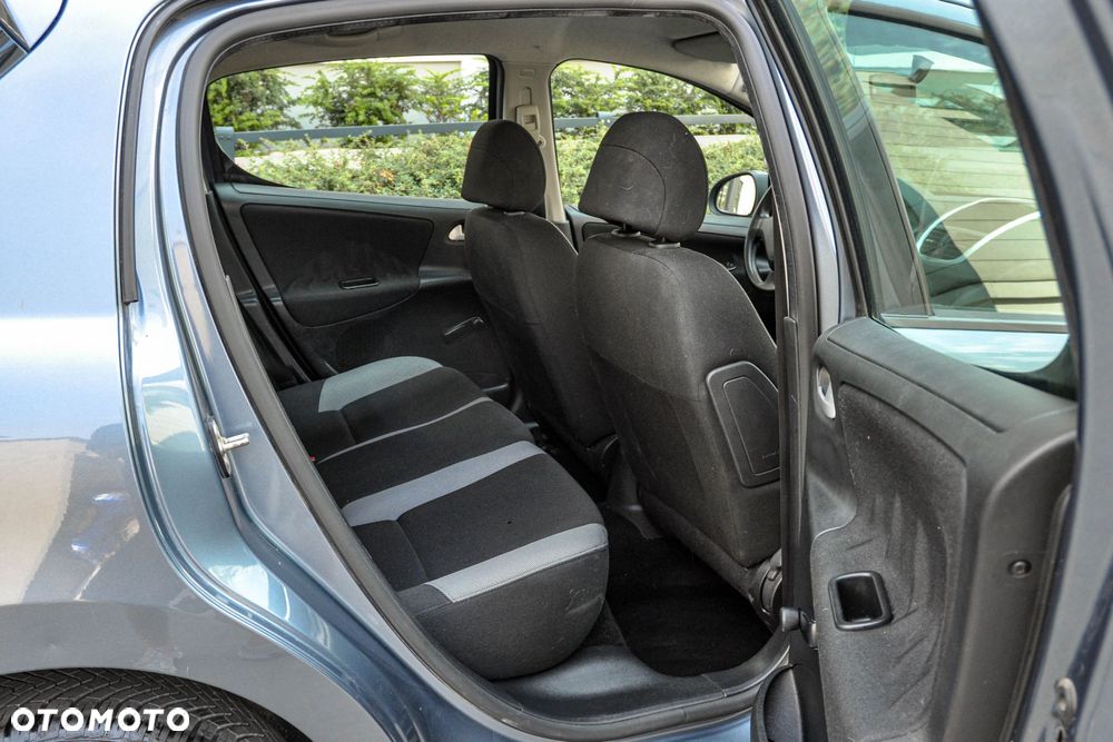 Peugeot 207 - 12