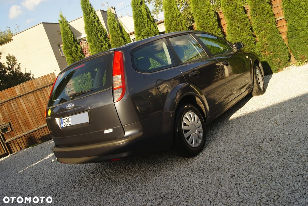 Ford Focus 1.6 Ambiente - 4