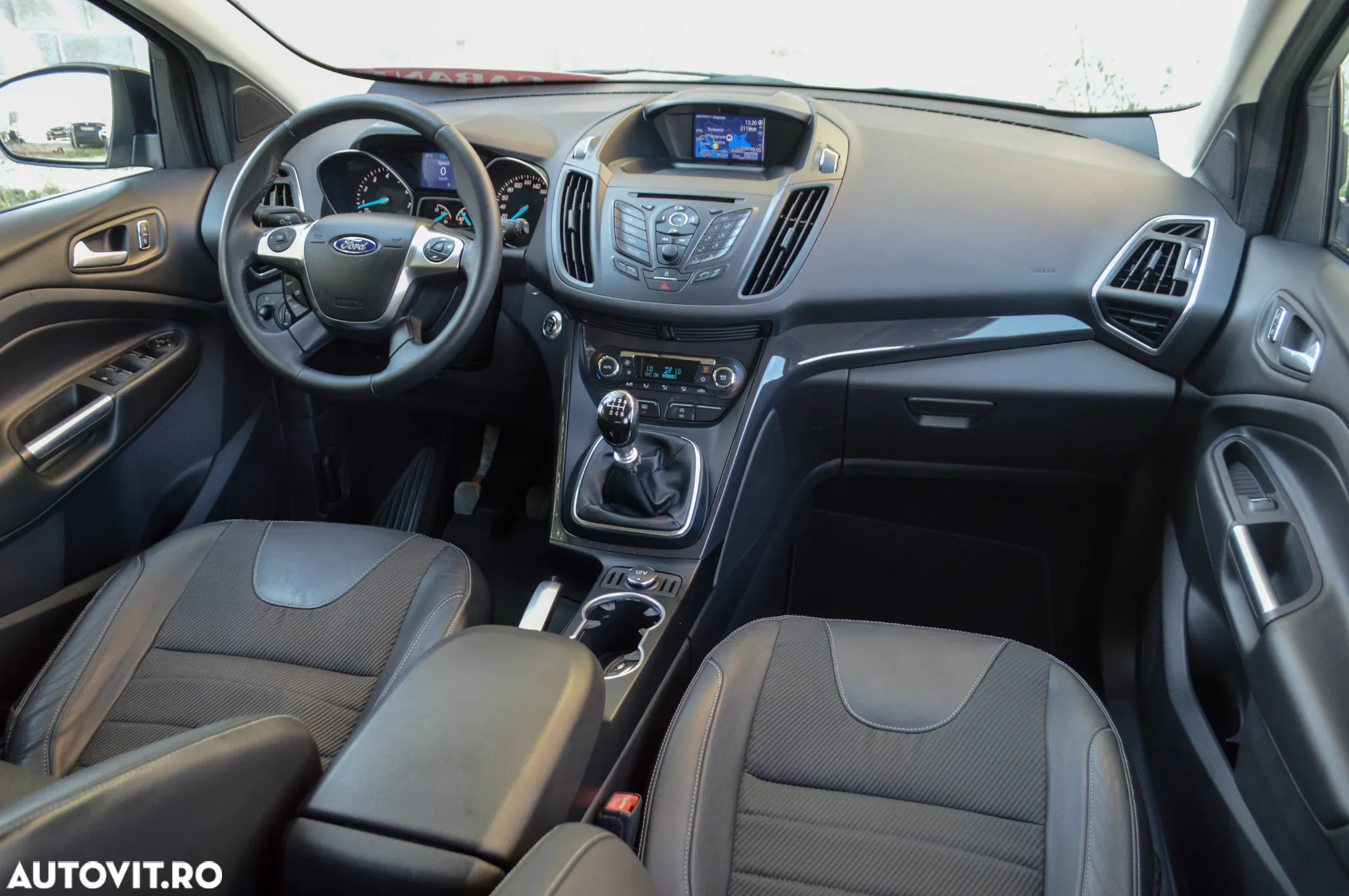 Ford Kuga 1.5 EcoBoost 2x4 Titanium - 5