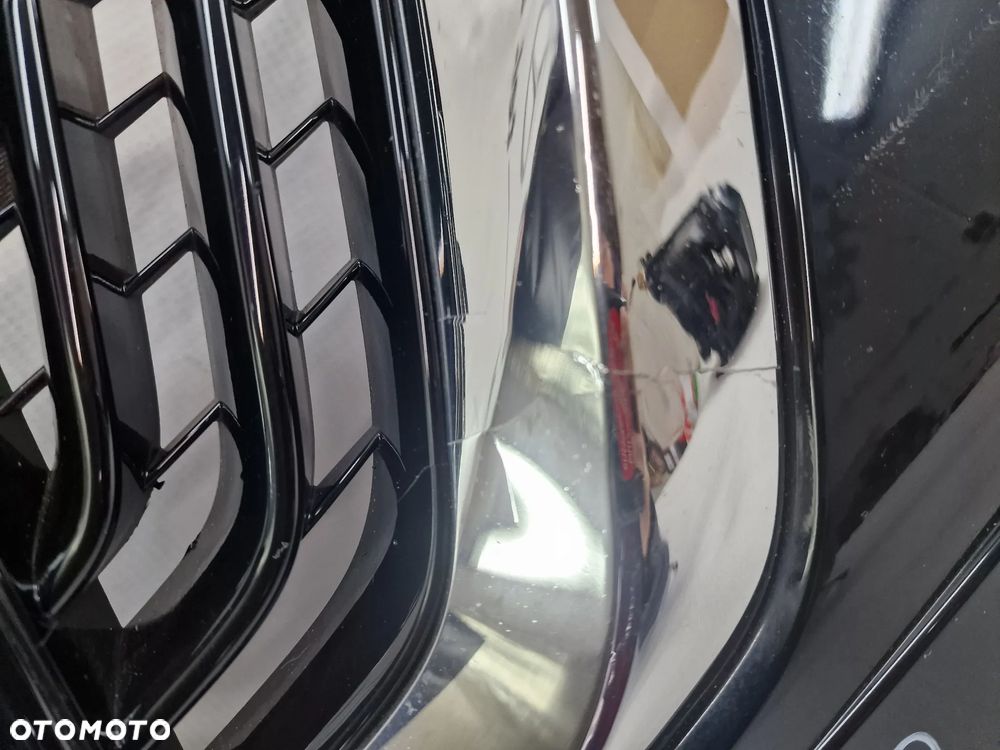 NISSAN MICRA K14 16- ATRAPA / GRILL / ZNACZEK POD RADAR PRZEDNI PRZÓD , NR 62890-5FA0R , NR AUKCJI GL729 - 7