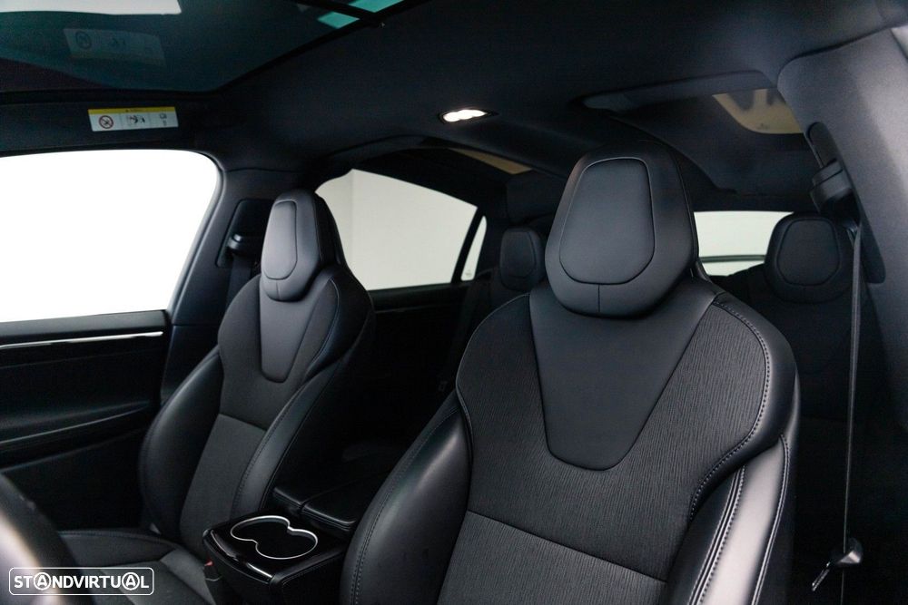 Tesla Model X - 19