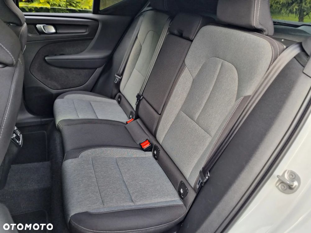 Volvo XC 40 B3 B DKG Essential - 26