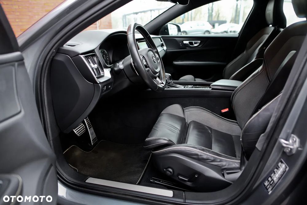 Volvo V60 D4 Geartronic R-Design - 25