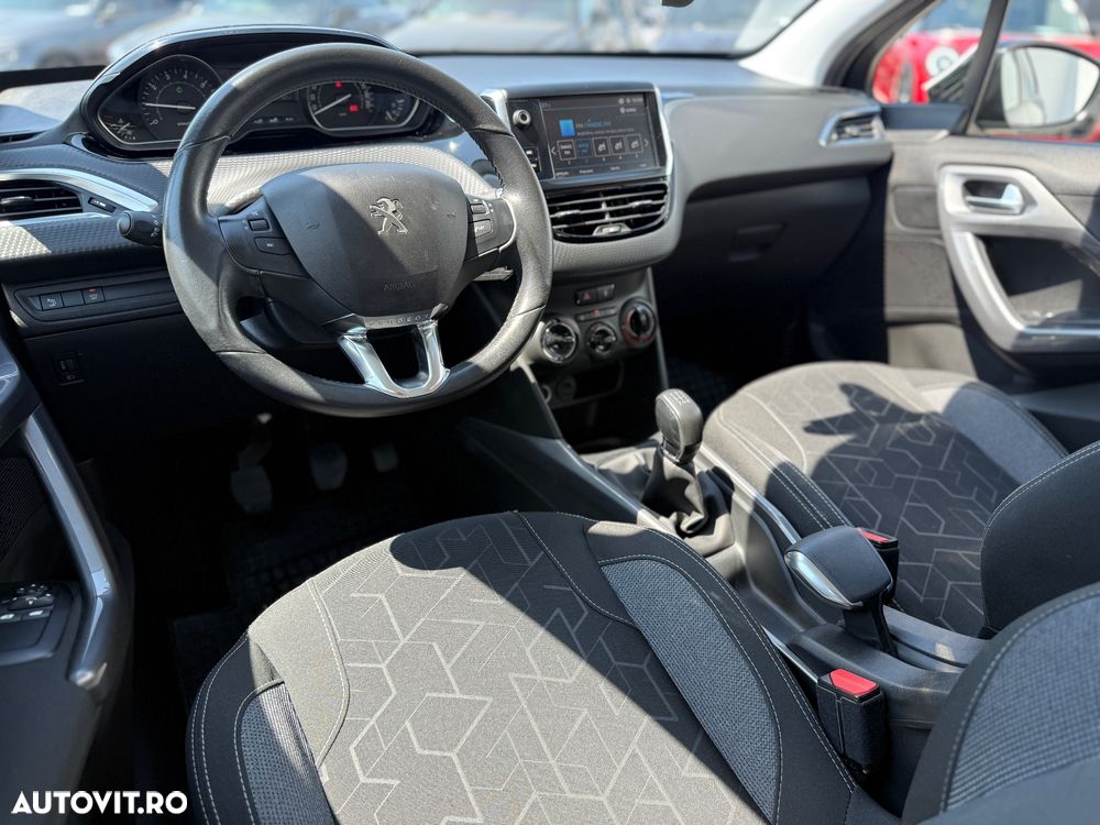 Peugeot 2008 PureTech 82 Allure - 5