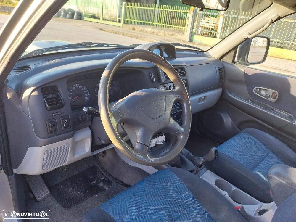 Mitsubishi Pajero Sport 2.5 TD GLS - 13