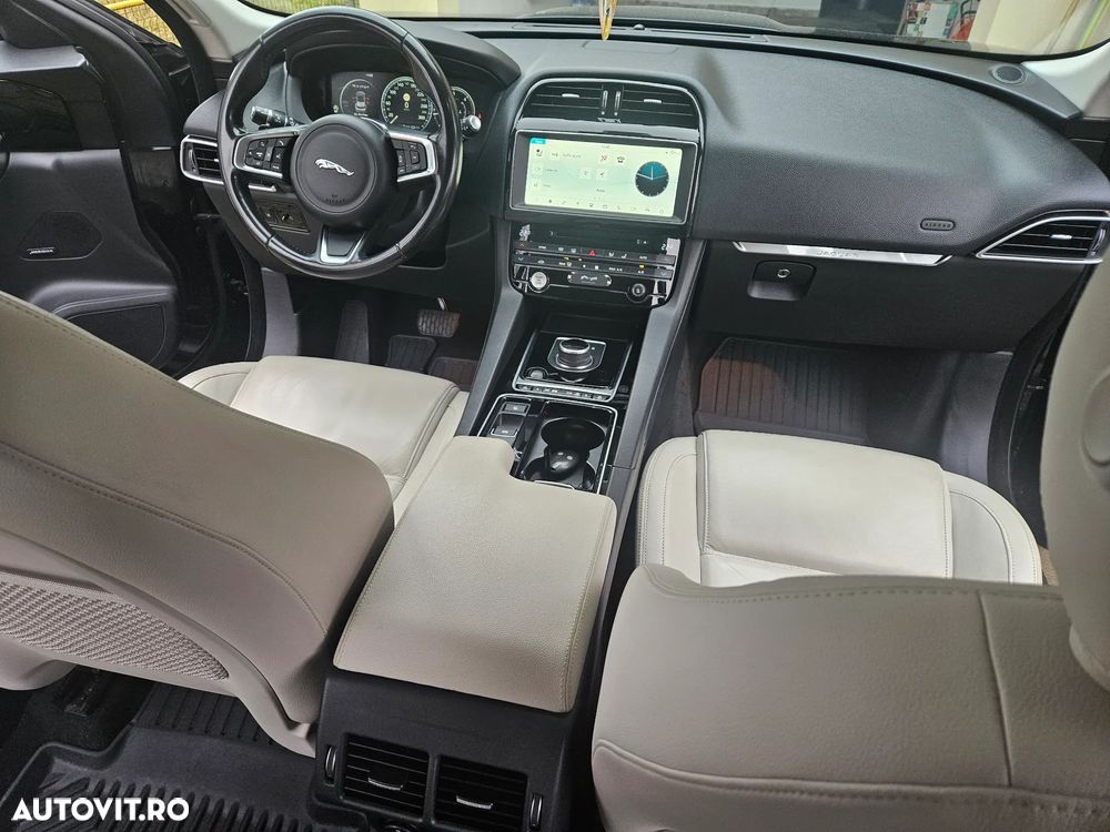 Jaguar F-Pace - 7