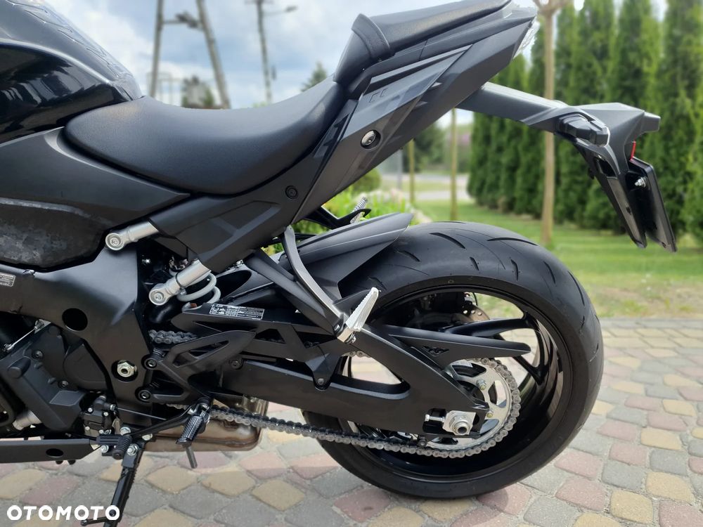 Suzuki GSX 1000 - 10