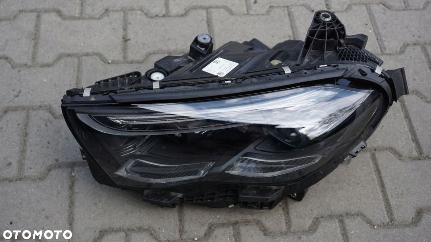 MERCEDES E W 214 - LEWA LAMPA PRZÓD DIGITAL - 1