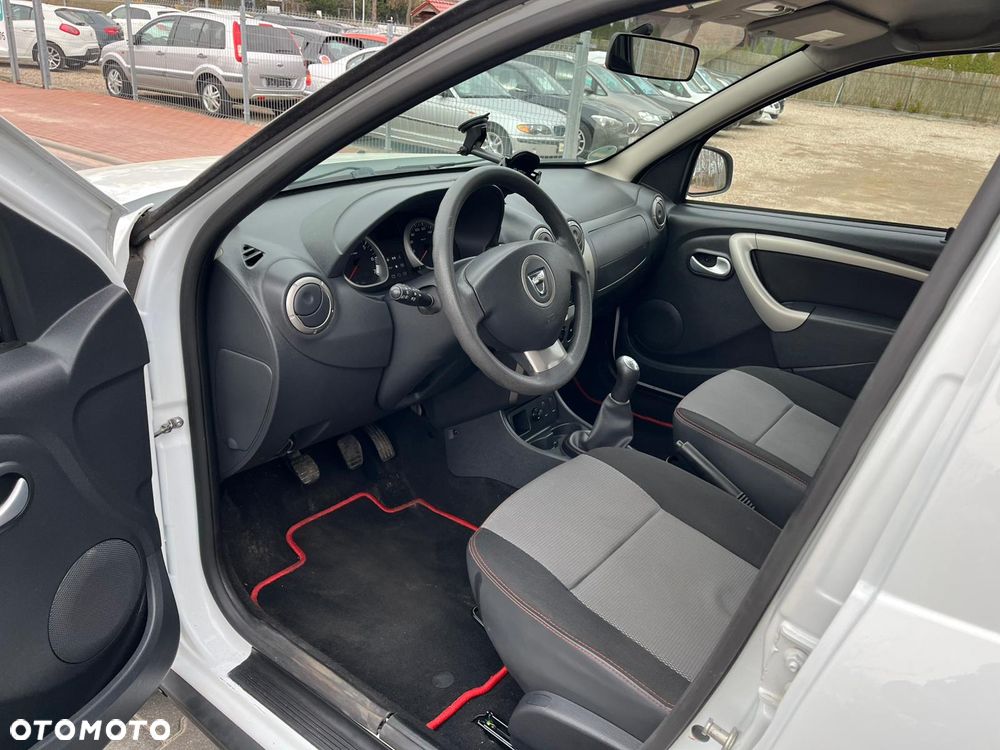 Dacia Duster 1.6 16V 105 4x2 Celebration - 13