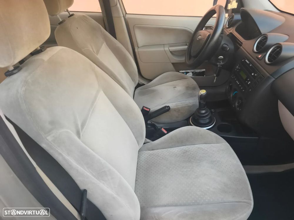 Ford Fiesta 1.4 Ghia - 11